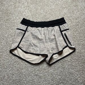 Lululemon Tracker Short III *4-way Stretch